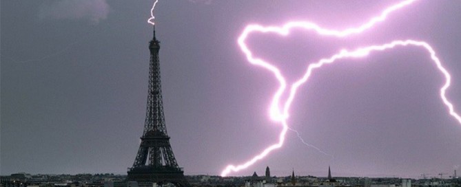 Lightning impact counter on eiffet tower protected by france paratonnerres